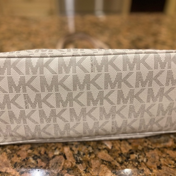 Michael Kors wallet - Picture 4 of 10
